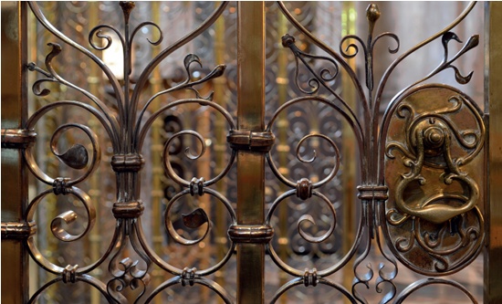 Scrollwork screen with drop-handle 