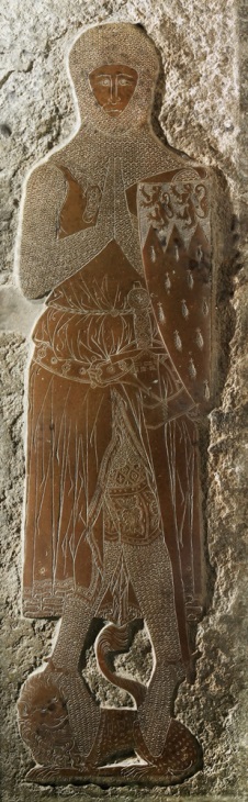 Brass depicting knight in chain mail with hands clasped in prayer