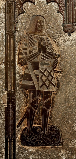 Brass showing William Catesby in tunic and armour with hands clasped in prayer