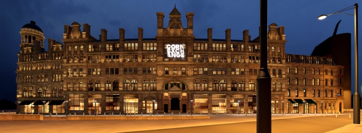 The illuminated facade of the Manchester Corn Exchange and the pedestrianised area in front of it (CGI)