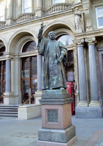 Bronze statue of Dr Walter Farquhar Hook (1903) 