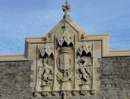 Detail of the repaired entrance screen