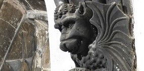 A demon figure on the roof post