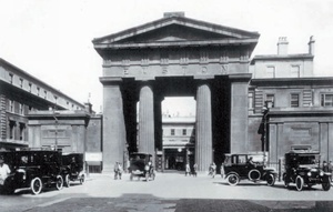 Black & white photograph of the Euston Arch, London