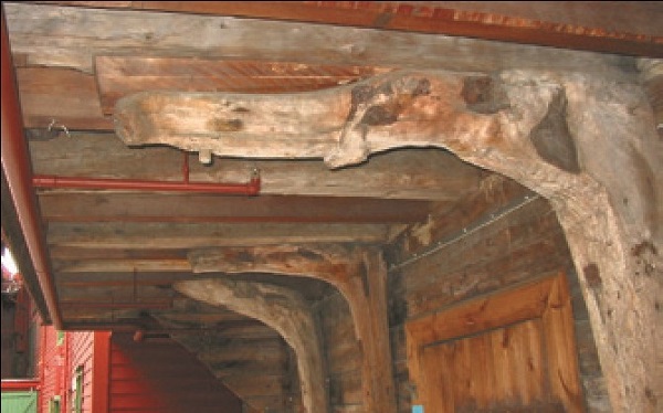 Bergen jettied timbers and recessed wall